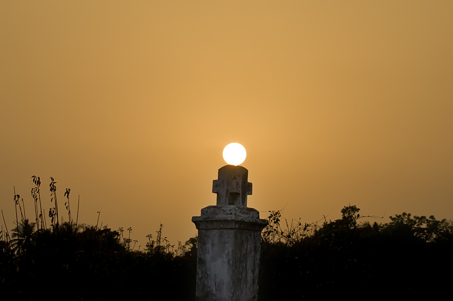 Pedestal Cross, Chorão, Goa<br>5D, 24-105L