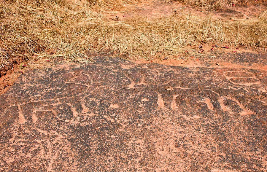 Prehistoric rock art in Usgalimol, Goa<br>5D, 35L
