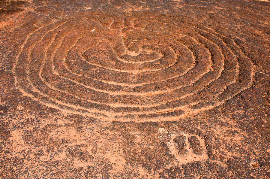 Petroglyph of a labyrinth in Usgalimol, Goa<br>5D, 35L