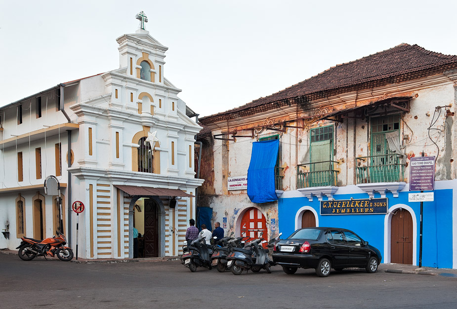 São Tomé chapel and Hugo Menezes house