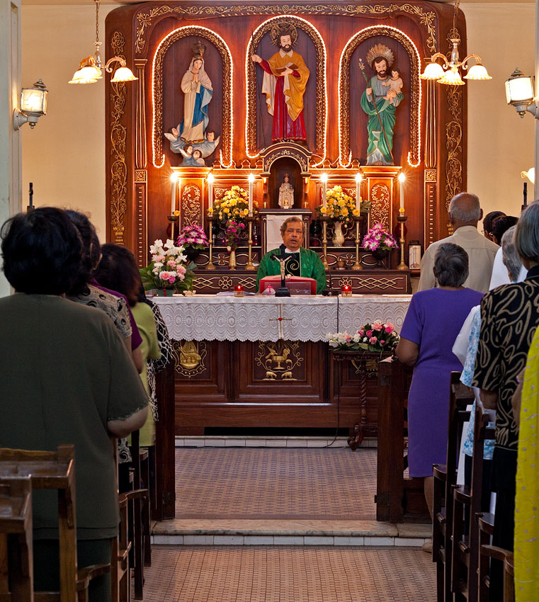 Morning mass at São Tomé