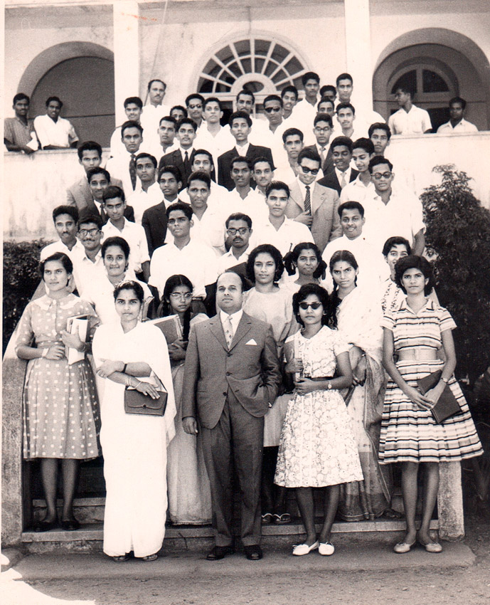 Dr. Sinari with his students and staff at Goa Medical College (1961)