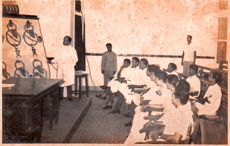 Dr. Sinari teaches a class at Goa Medical College (1961)
