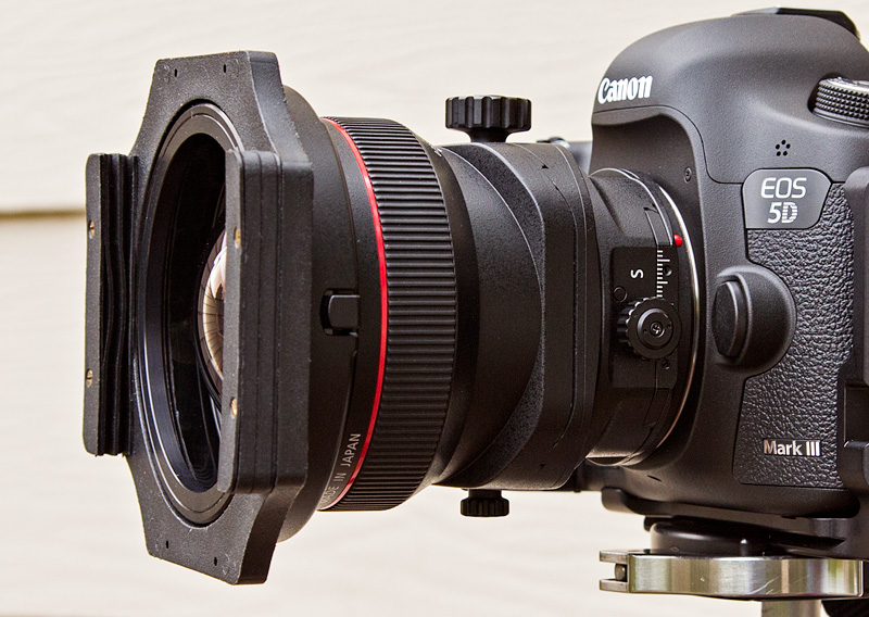 Bulbous front element of TS-E 17L lens