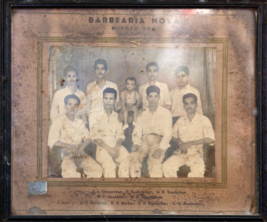Group photo of the early barbers at Barbearia Nova