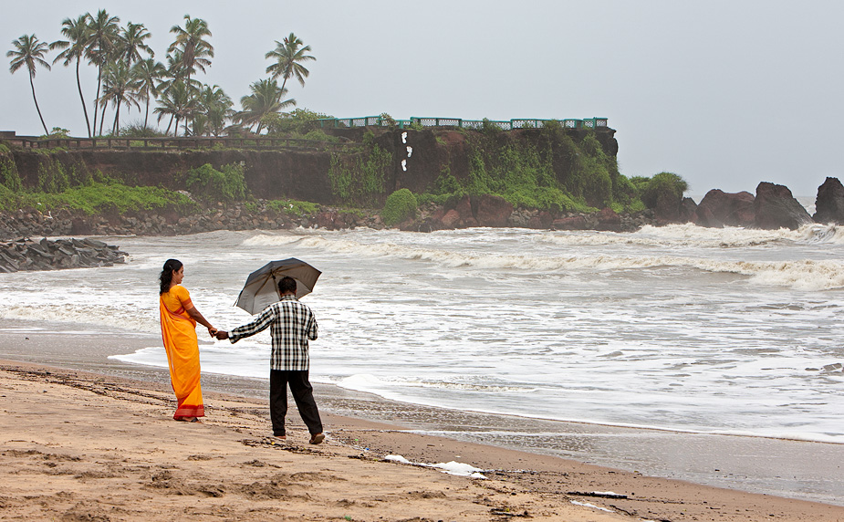 Lovers on Payyambalam beach, Kannur, Kerala