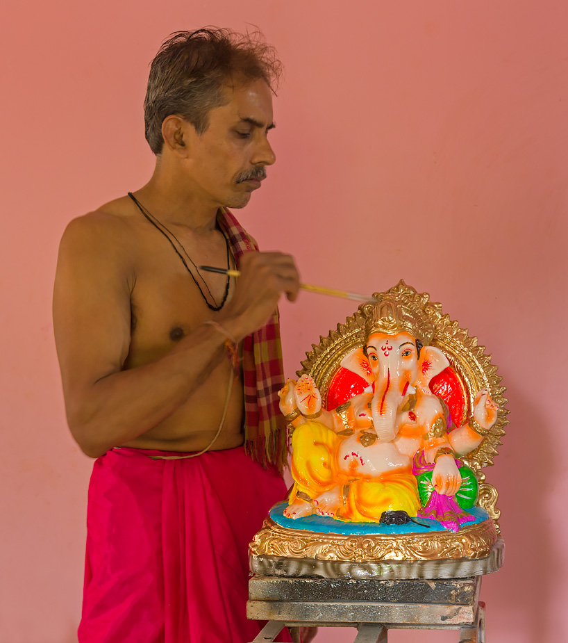 Umanath Naik of Nagueshi with his Ganesha