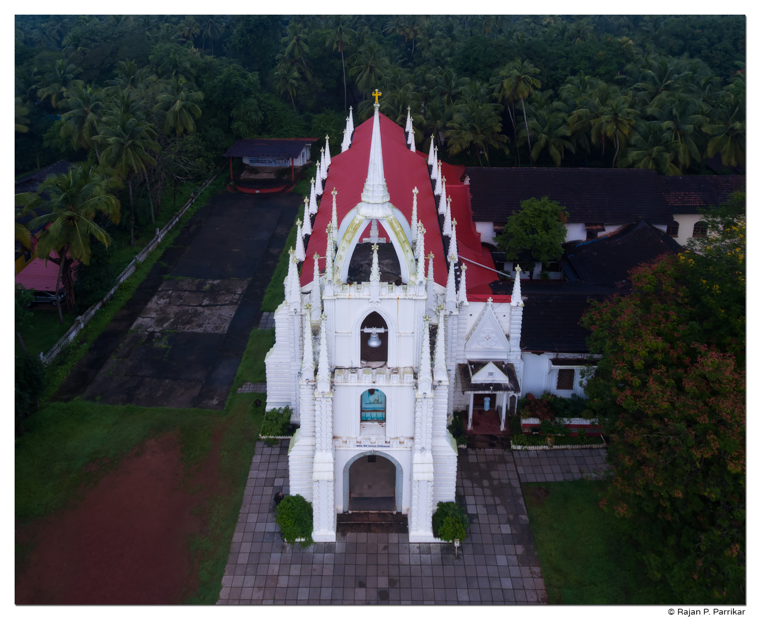 Aerial photo of Mãe De Deus Church in Saligao, Goa
